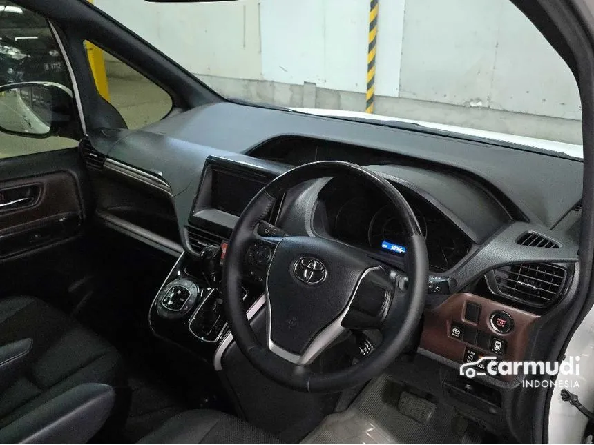 2020 Toyota Voxy MPV