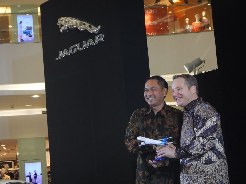 Jaguar Land Rover untuk Penumpang First Class Garuda Indonesia