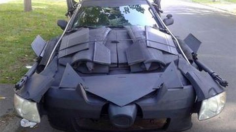 Modifikasi Amburadul Toyota Camry jadi Batmobile