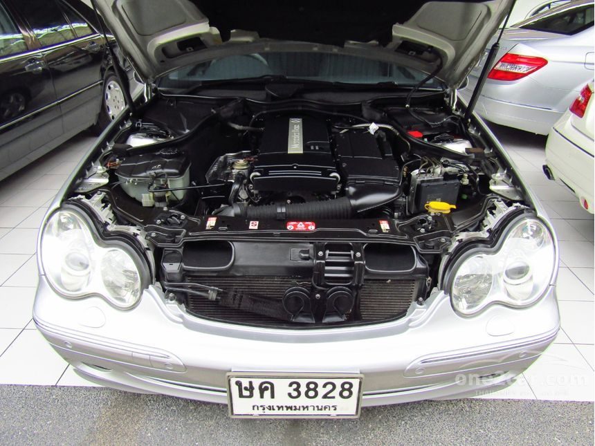 2003 Mercedes-Benz C200 Kompressor Avantgarde Sedan