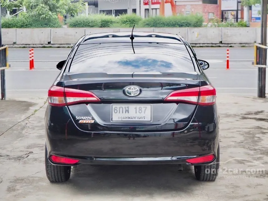 2018 Toyota Yaris Ativ J Sedan