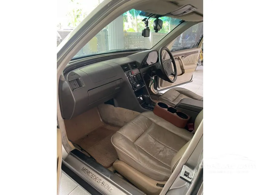 1997 Mercedes-Benz C220 Sedan