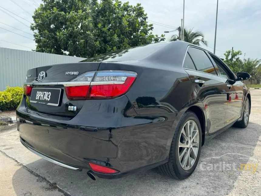 2017 Toyota Camry Hybrid Luxury Sedan