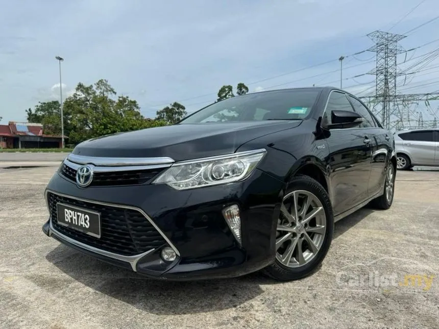 2017 Toyota Camry Hybrid Luxury Sedan