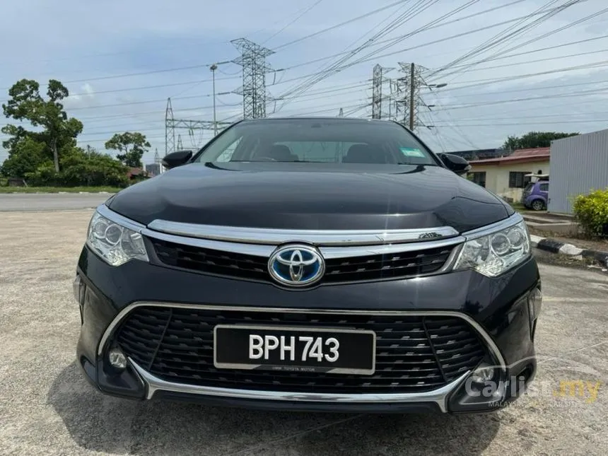 2017 Toyota Camry Hybrid Luxury Sedan