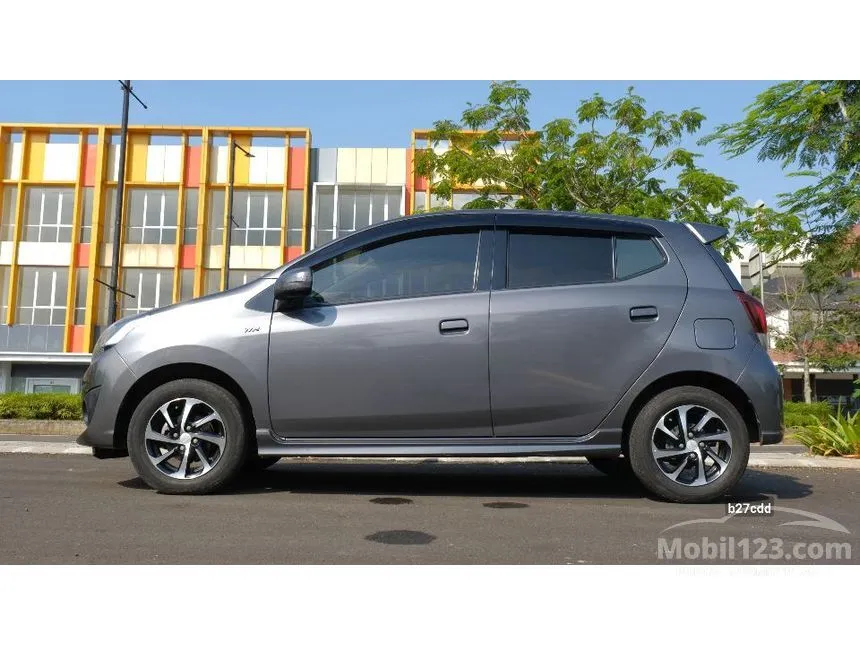 2017 Daihatsu Ayla R Hatchback