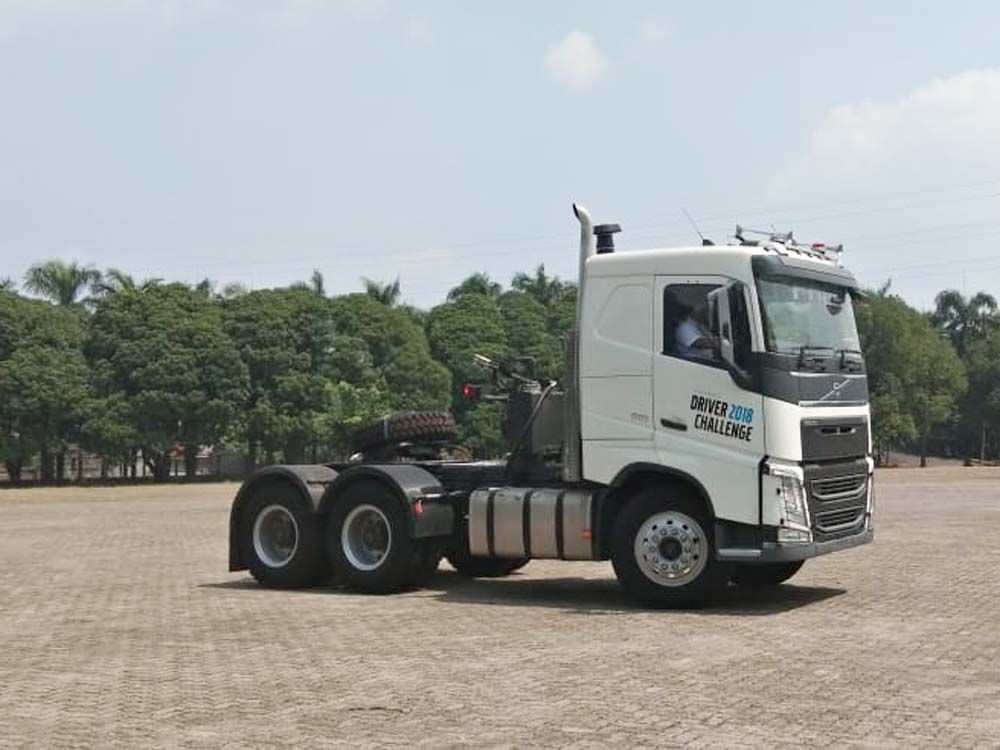 Volvo Trucks Bisa ‘Minum’ Solar Biasa Tapi Ada Syaratnya