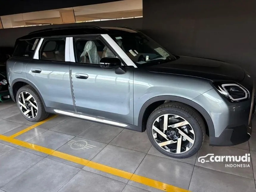 Jual Mobil MINI Countryman 2025 Favoured Trim C 1.5 di Bali Automatic SUV Abu