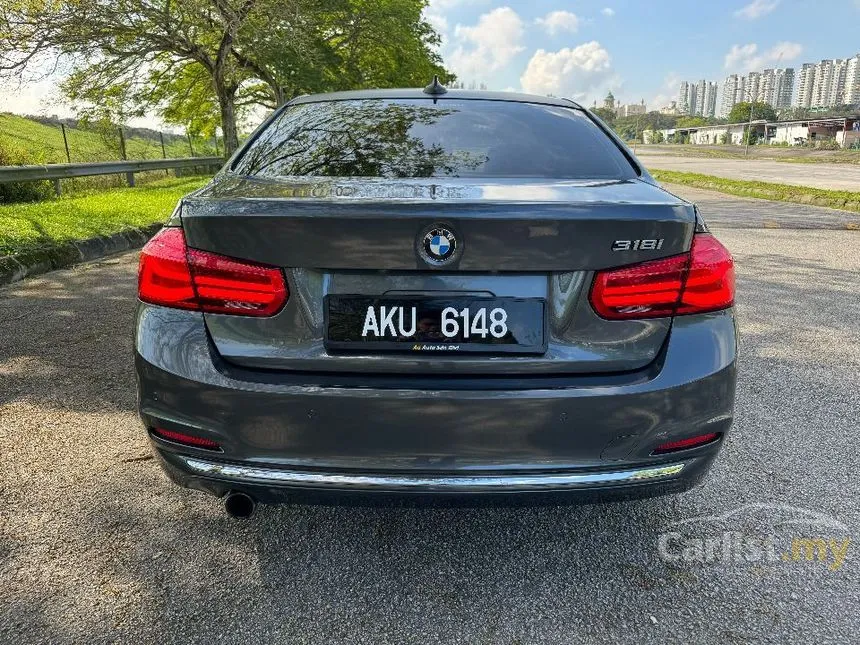 2018 BMW 318i Luxury Sedan