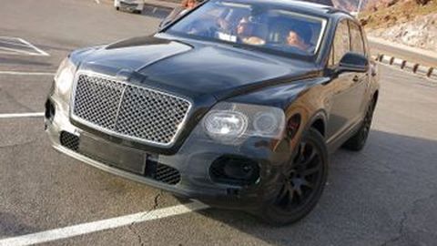 Bentley Bentayga Kedapatan Sedang Dites di Gurun