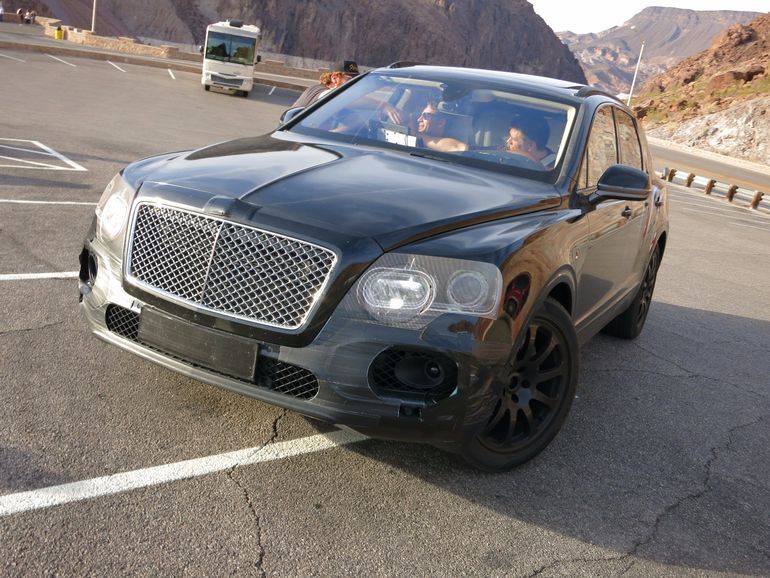 Bentley Bentayga Kedapatan Sedang Dites di Gurun