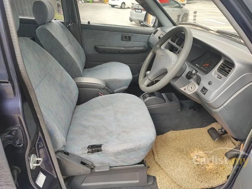 2002 Toyota Unser GLi MPV
