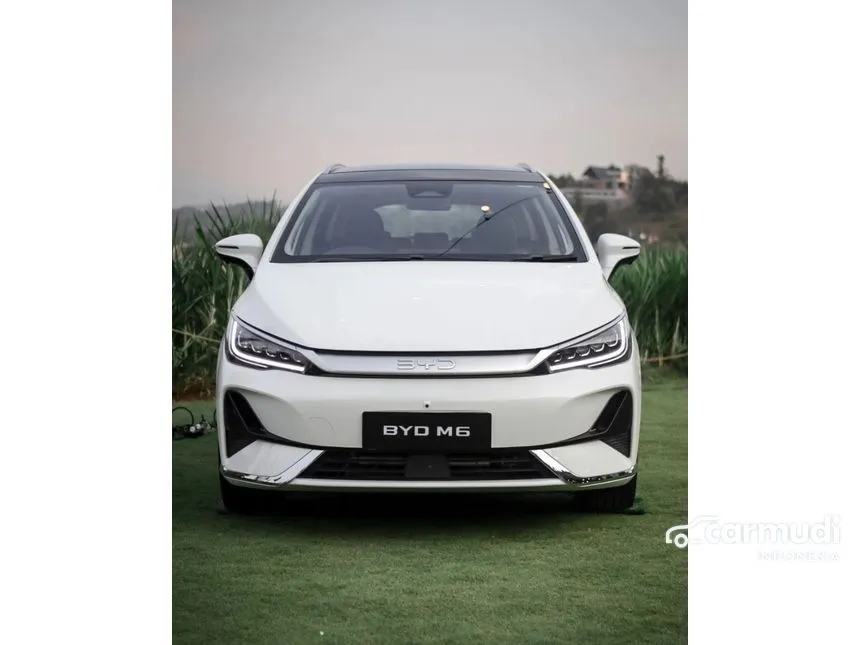 2025 BYD M6 Superior Captain 6-seater MPV