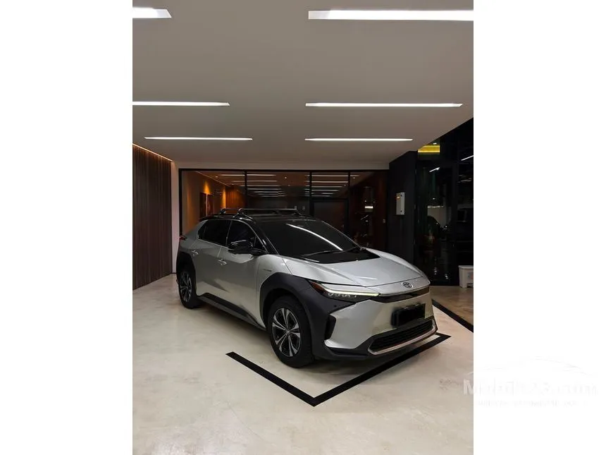 2023 Toyota BZ4X (2 Tone) SUV