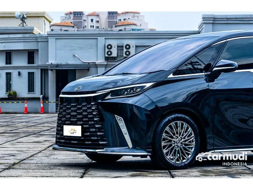 2023 Lexus LM350h Van Wagon