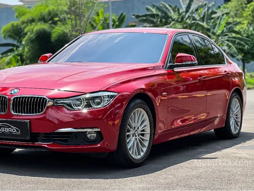 2018 BMW 320i Luxury Sedan