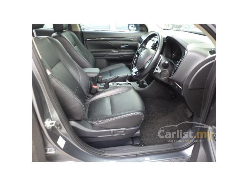 Mitsubishi Outlander 2016 2.4 in Selangor Automatic SUV 