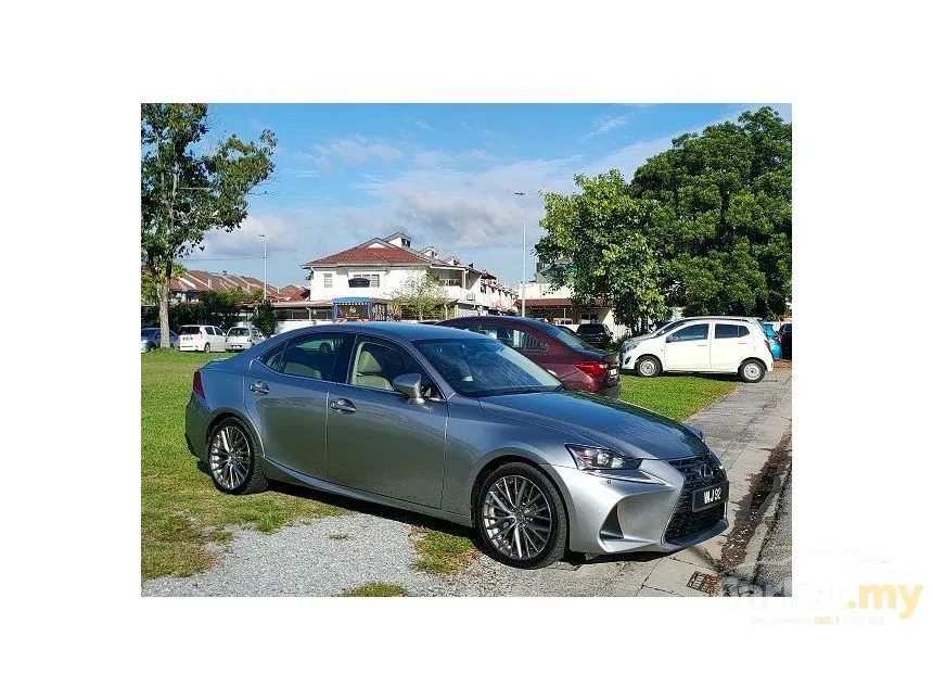 2017 Lexus IS 200t Luxury Sedan