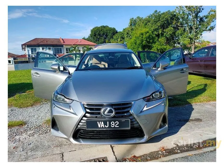 2017 Lexus IS 200t Luxury Sedan