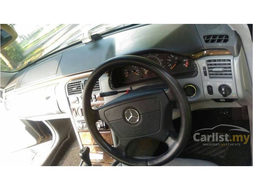 1998 Mercedes-Benz E230 Avantgarde Sedan