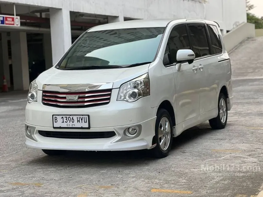 2013 Toyota NAV1 V MPV
