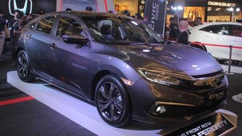 Honda Civic Turbo Meluncur dengan Ubahan Minimalis