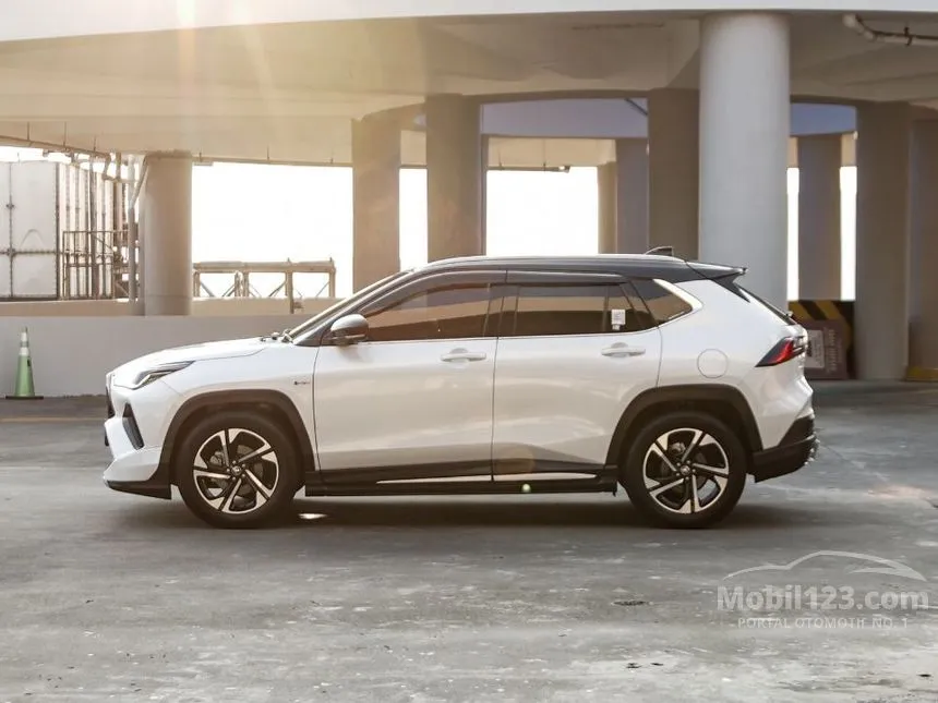 2023 Toyota Yaris Cross S HV with GR Parts Aero Pkg (Prem Clr) SUV