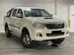 Used 2015 Toyota Hilux 2.5 G VNT Dual Cab Pickup Truck LOW MILEAGE FREE WARRANTY