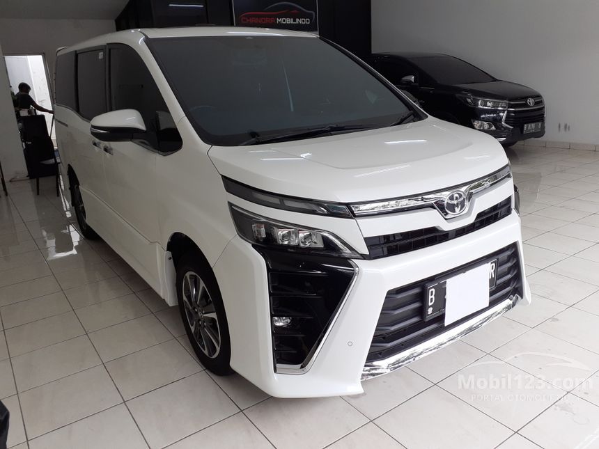 Toyota voxy 2019 фото