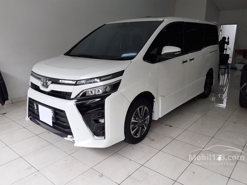 Toyota voxy 2019 фото