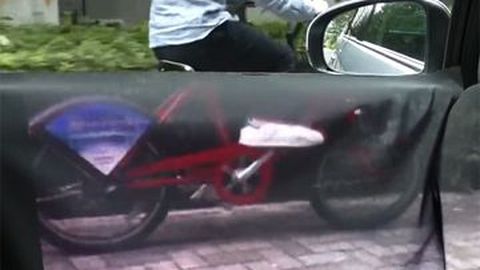Mobil Transparan yang Unik