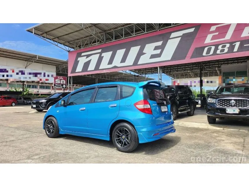 2011 Honda JAZZ V Hatchback