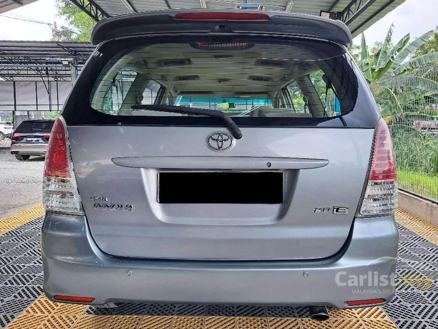 2010 Toyota Innova E MPV