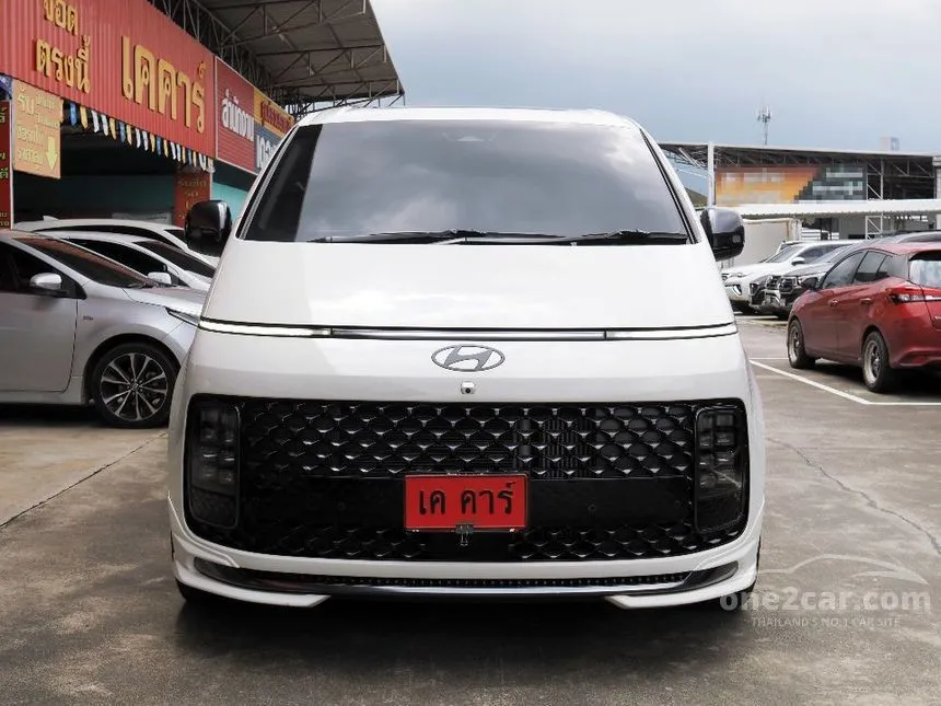 2024 Hyundai Staria Premium with sunroof Van