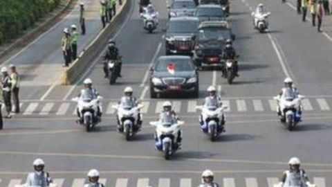 Menurut Hukum, Ini Sanksi Menghalangi & Menerobos Rombongan Kendaraan Presiden