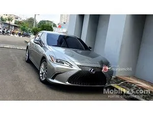 2020 Lexus ES 300h 2.5 Ultra Luxury Sedan