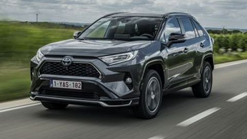 Toyota RAV4 Plug-in Hybrid Bersiap Libas Honda CR-V Hybrid