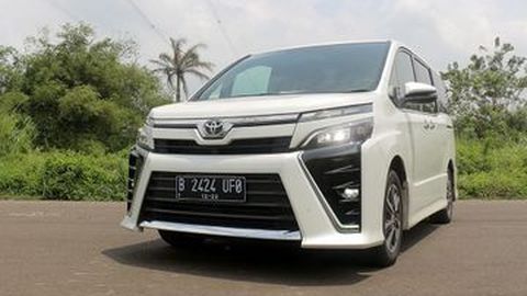 Toyota Voxy, Pesona Si Baby Alphard