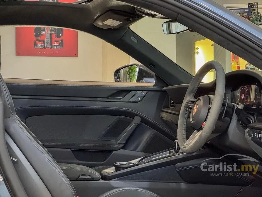 2025 Porsche 911 Carrera 4 GTS Coupe