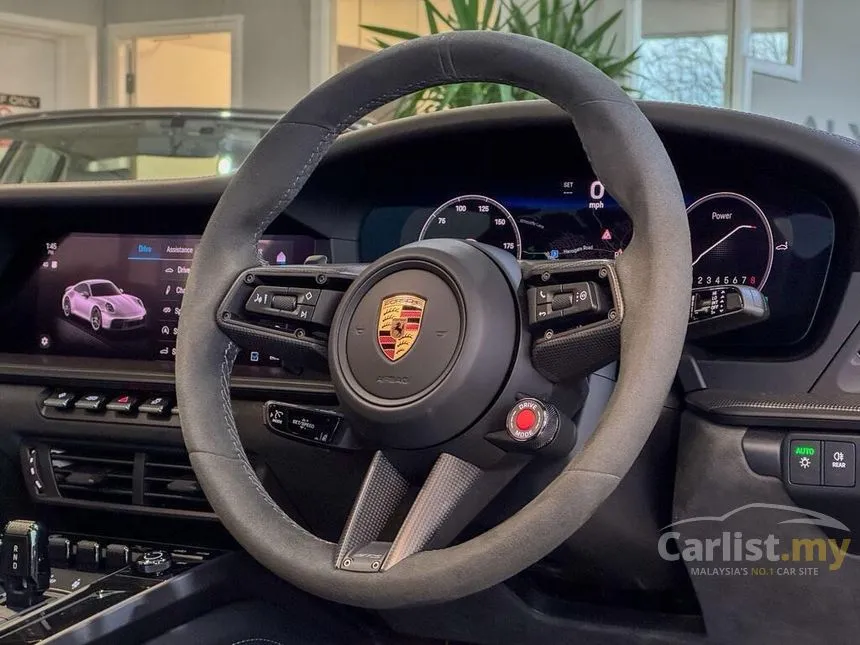 2025 Porsche 911 Carrera 4 GTS Coupe