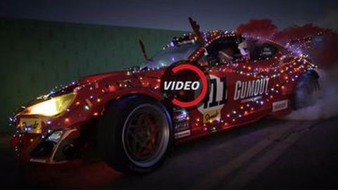 Santa Klaus Kini Gunakan Toyota 86 Bermesin Ferrari 458