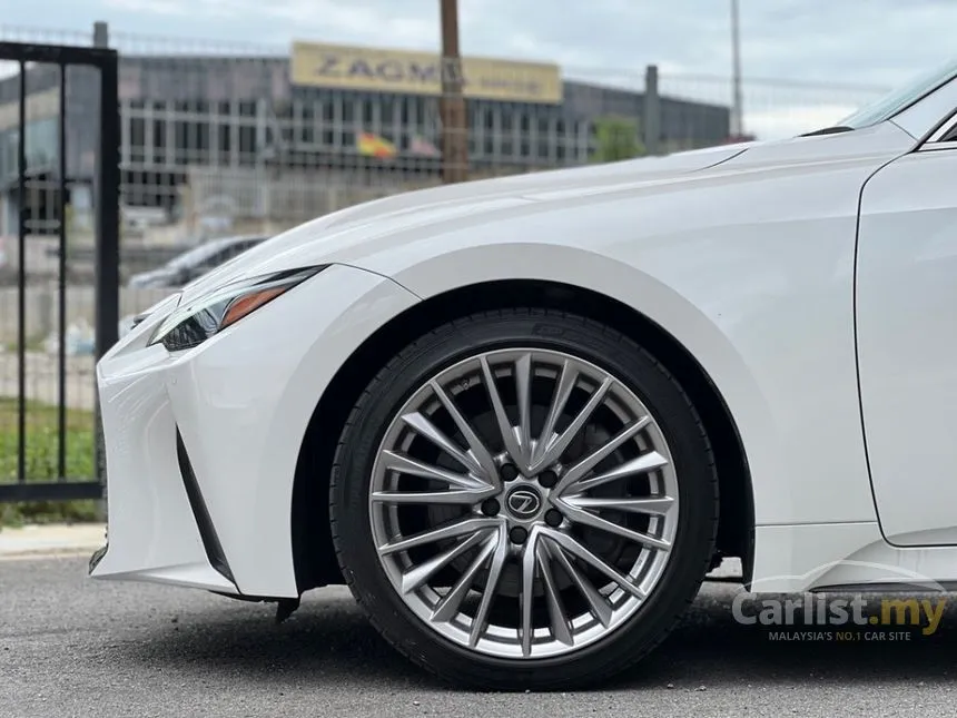 2021 Lexus IS 300 Luxury Sedan