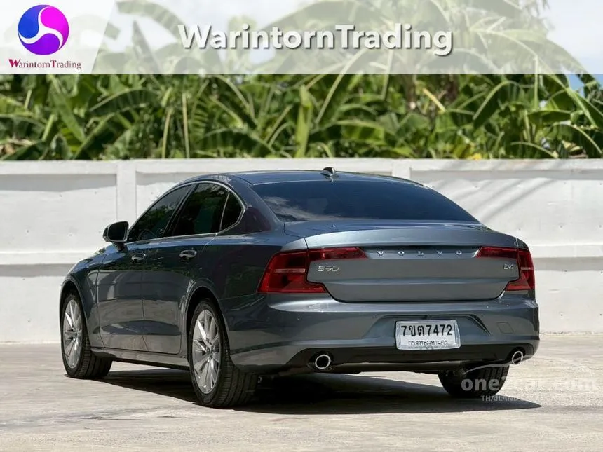 2017 Volvo S90 D4 Momentum Sedan