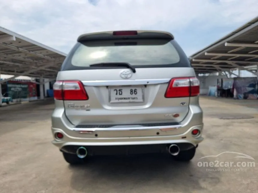 2011 Toyota FORTUNER V SUV