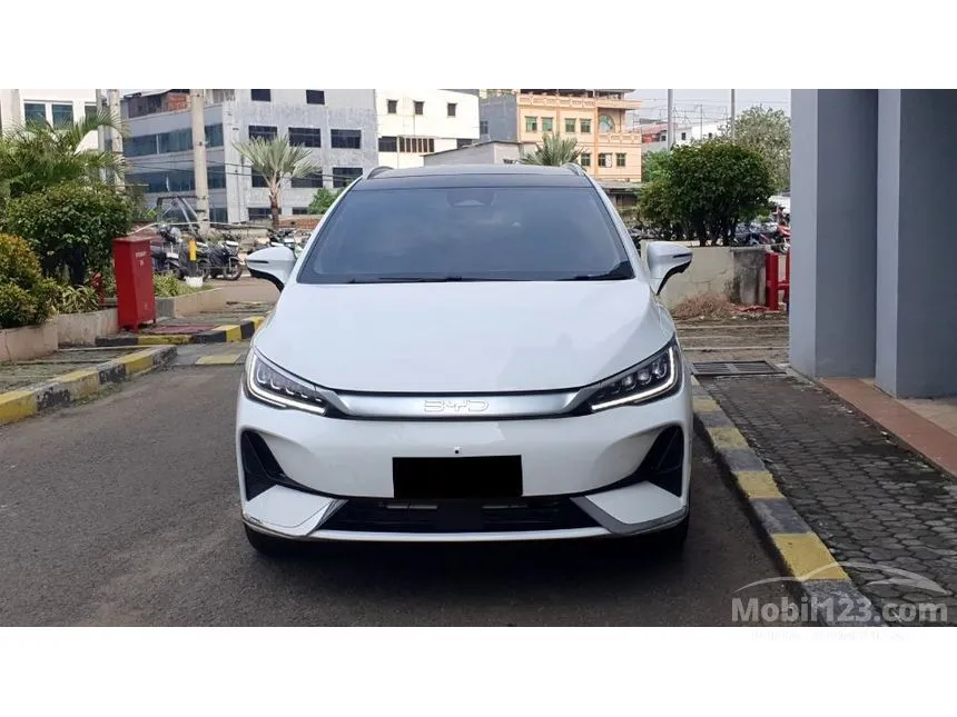 2025 BYD M6 Superior Captain 6 Seater MPV