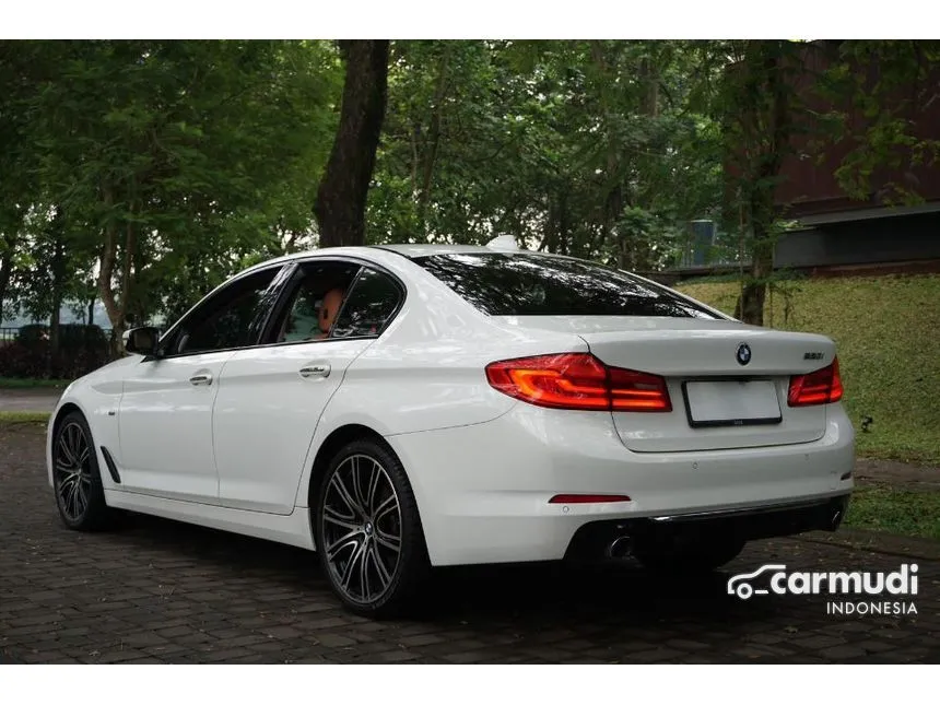 2018 BMW 520i Luxury Sedan