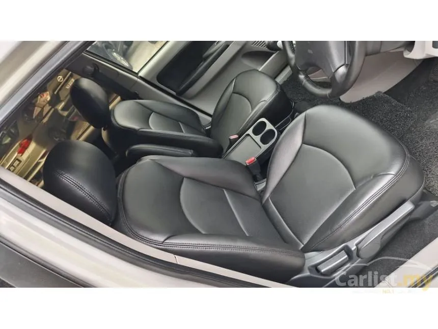 2011 Mitsubishi Grandis MPV