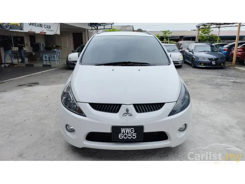2011 Mitsubishi Grandis MPV