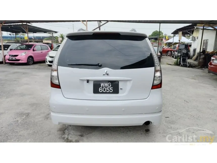 2011 Mitsubishi Grandis MPV