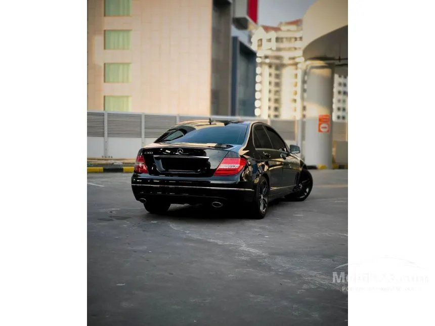 2012 Mercedes-Benz C300 Avantgarde Sedan